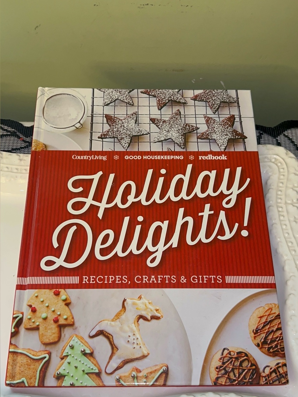 Holiday Delights! Recipes, Crafts & Gifts – Red Holiday Book
